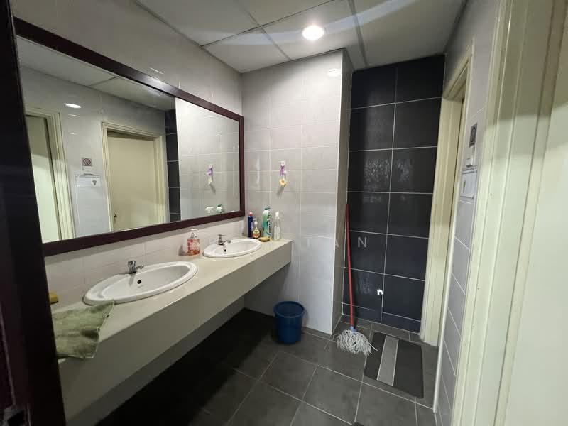Pejabat untuk Disewa di Puchong (Selangor) - Eric Tan - Bathroom - PropertyGuru.com.my