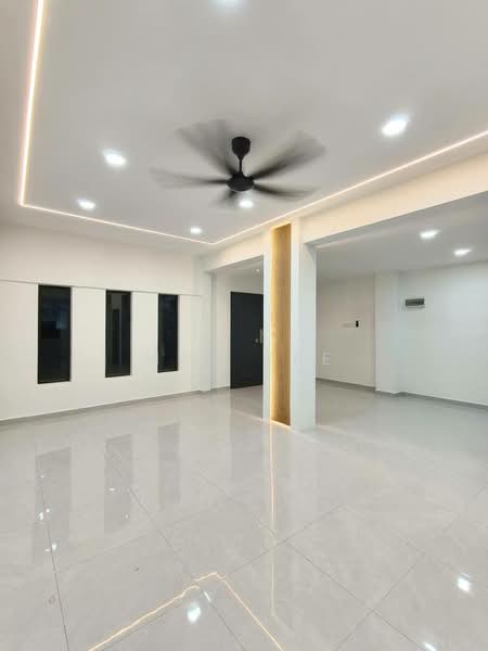 Rumah Teres 2 Tingkat untuk Dijual di Taman Molek (Johor Bahru) - Max Yee - Living Room - PropertyGuru.com.my