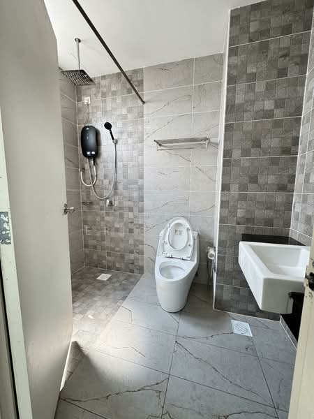 Servis Apartment untuk Disewa di Pinnacle Tower - ERIC YAP - Bathroom - PropertyGuru.com.my