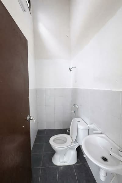 Rumah Teres 2 Tingkat untuk Dijual di Taman Scientex Senai (Senai) - Jennifer Ng - Bathroom - PropertyGuru.com.my