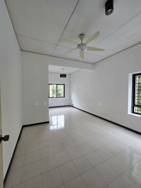 Rumah Teres 2 Tingkat untuk Disewa di Bukit Jelutong (Shah Alam) - Abbie Lim - Living Room - PropertyGuru.com.my