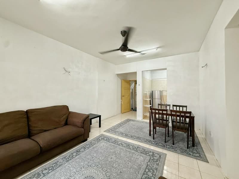 Pangsapuri untuk Disewa di Pangsapuri Permai Puteri - M.J Zairin - Living Room - PropertyGuru.com.my