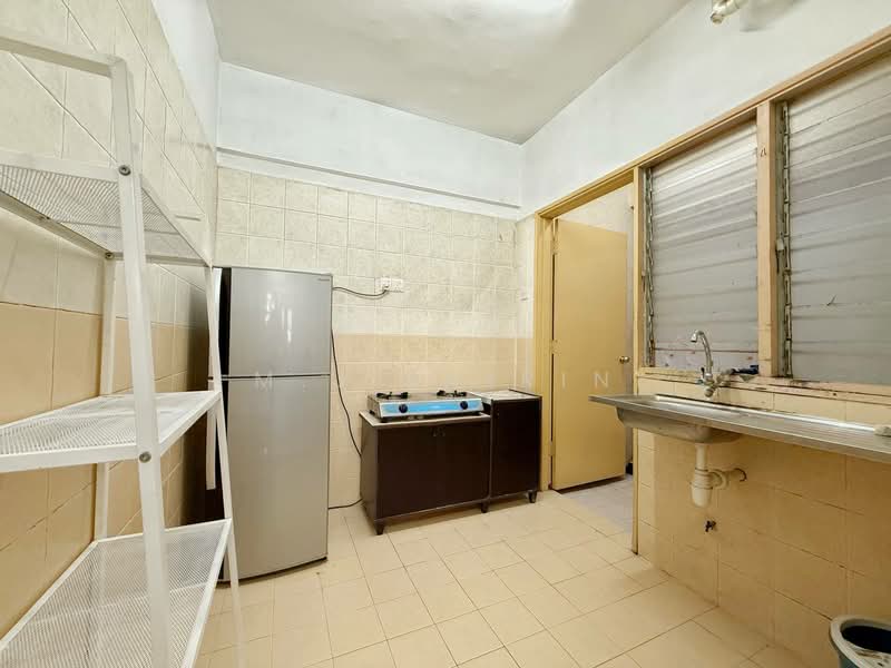 Pangsapuri untuk Disewa di Pangsapuri Permai Puteri - M.J Zairin - Kitchen - PropertyGuru.com.my