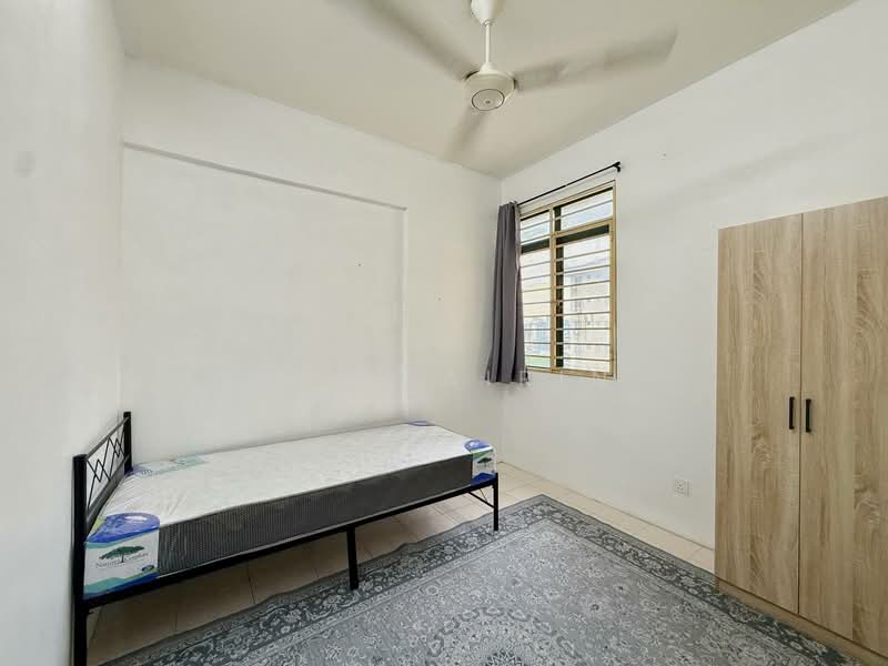 Pangsapuri untuk Disewa di Pangsapuri Permai Puteri - M.J Zairin - Bedroom - PropertyGuru.com.my
