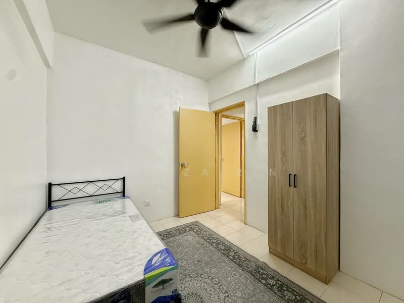 Pangsapuri untuk Disewa di Pangsapuri Permai Puteri - M.J Zairin - Bedroom - PropertyGuru.com.my