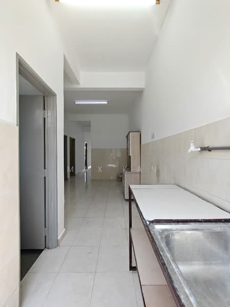 Rumah Teres untuk Dijual di Taman Mount Austin (Tebrau) - Max Kan - Kitchen - PropertyGuru.com.my