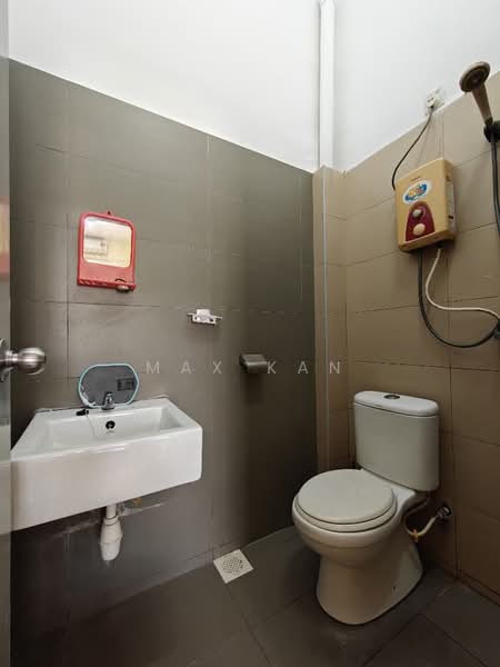 Rumah Teres untuk Dijual di Taman Mount Austin (Tebrau) - Max Kan - Bathroom - PropertyGuru.com.my