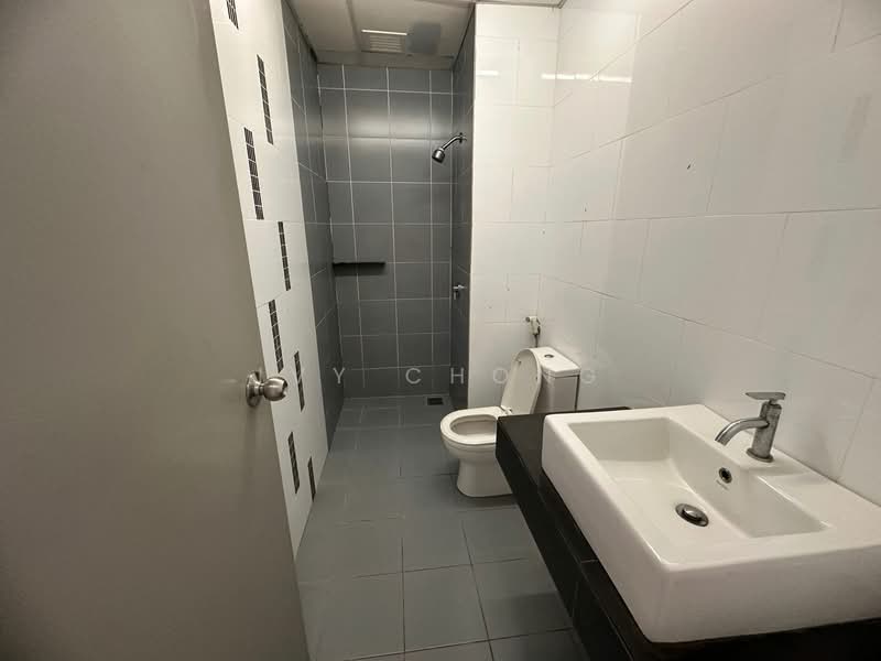 Kondominium untuk Dijual di The Wharf Residence - Ivy Chong - Bathroom - PropertyGuru.com.my