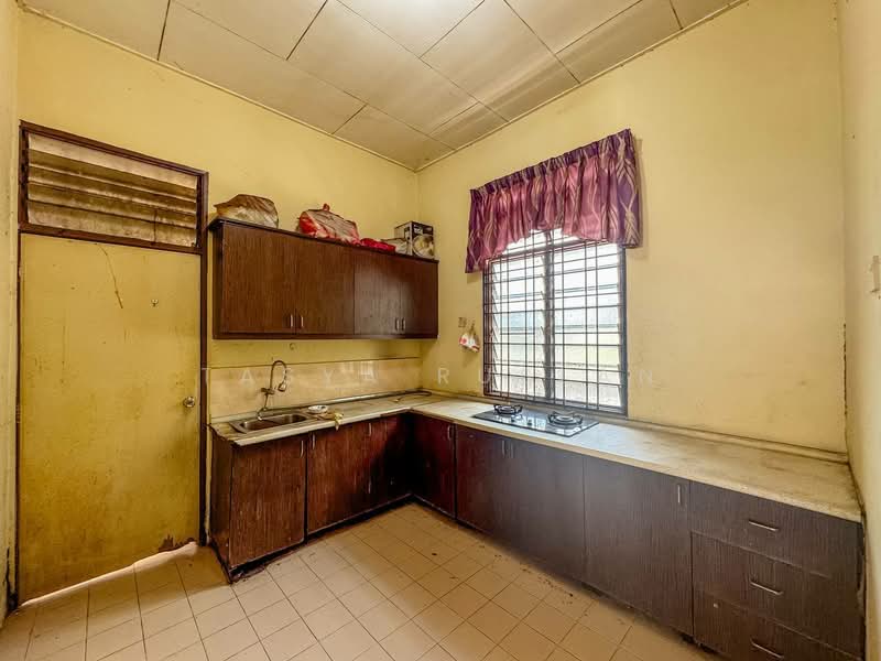 1-storey Terraced House for Sale in Seremban 2 (Negeri Sembilan) - Tasya Ruslan - Kitchen - PropertyGuru.com.my