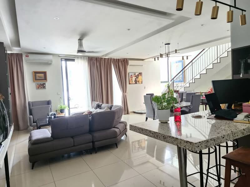 3-storey Terraced House for Sale in Kota Kemuning (Shah Alam) - Ong Chee Yong - Living Room - PropertyGuru.com.my