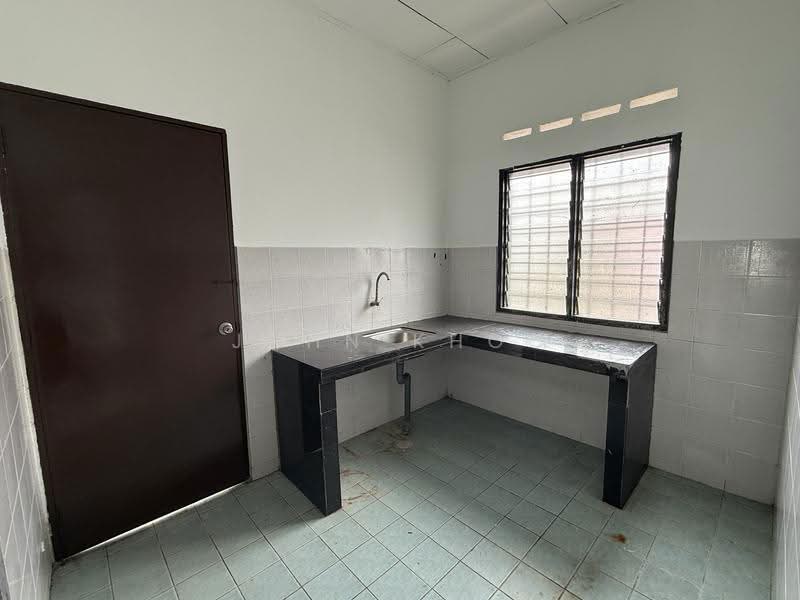 Rumah Teres untuk Dijual di Taman Sri Anggerik (Rantau) - John Khoo - Kitchen - PropertyGuru.com.my