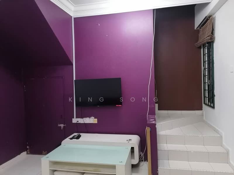 Rumah Teres 2 Tingkat untuk Dijual di Taman Angkasa Nuri (Durian Tunggal) - King Song - Living Room - PropertyGuru.com.my