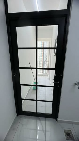 Servis Apartment untuk Disewa di Sinaran @ Utropolis - Zhen Hong - Balcony - PropertyGuru.com.my