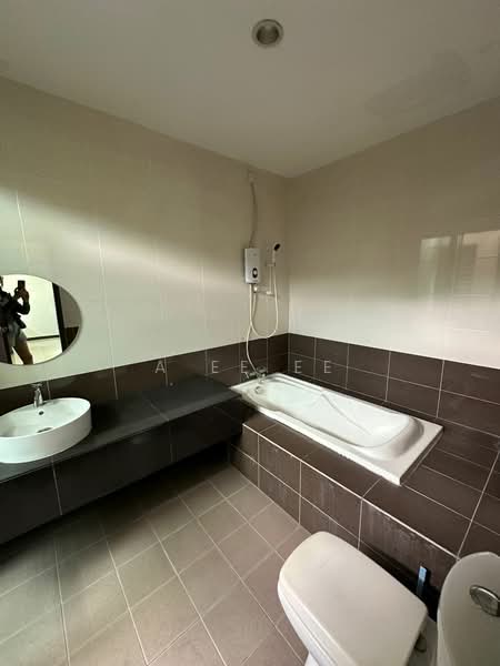 Rumah Teres 3 Tingkat untuk Disewa di Bandar Bayan Bahru (Bayan Lepas) - A Ee Ee - Bathroom - PropertyGuru.com.my