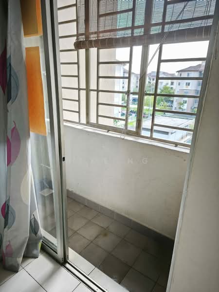 Pangsapuri untuk Dijual di Pangsapuri Akasia (Bandar Botanic) - Nike Ng - Balcony - PropertyGuru.com.my