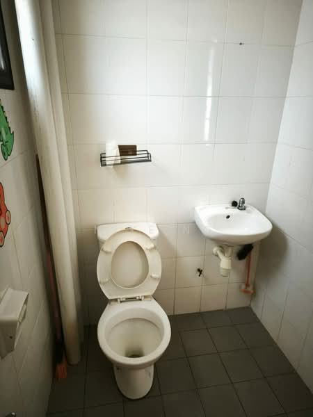 Pangsapuri untuk Dijual di Pangsapuri Akasia (Bandar Botanic) - Nike Ng - Bathroom - PropertyGuru.com.my