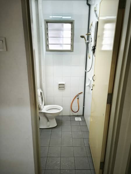 Pangsapuri untuk Dijual di Pangsapuri Akasia (Bandar Botanic) - Nike Ng - Bathroom - PropertyGuru.com.my