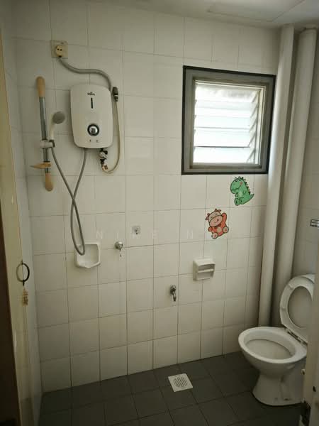 Pangsapuri untuk Dijual di Pangsapuri Akasia (Bandar Botanic) - Nike Ng - Bathroom - PropertyGuru.com.my