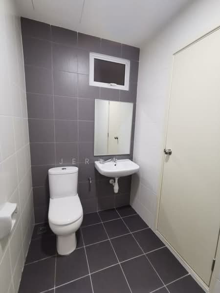 Kondominium untuk Dijual di SummerSkye Residences - Jerry So - Bathroom - PropertyGuru.com.my