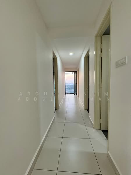 Kondominium untuk Disewa di Cristal Serin Residence - Abdul Mun'im Abdul Rahman - Corridor - PropertyGuru.com.my