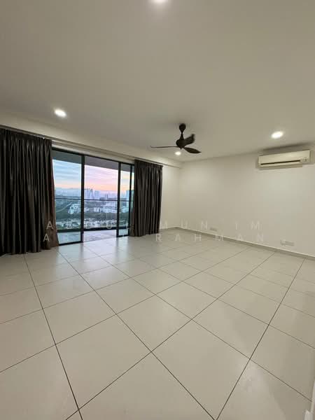 Kondominium untuk Disewa di Cristal Serin Residence - Abdul Mun'im Abdul Rahman - Living Room - PropertyGuru.com.my