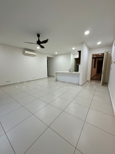 Kondominium untuk Disewa di Cristal Serin Residence - Abdul Mun'im Abdul Rahman - Living Room - PropertyGuru.com.my