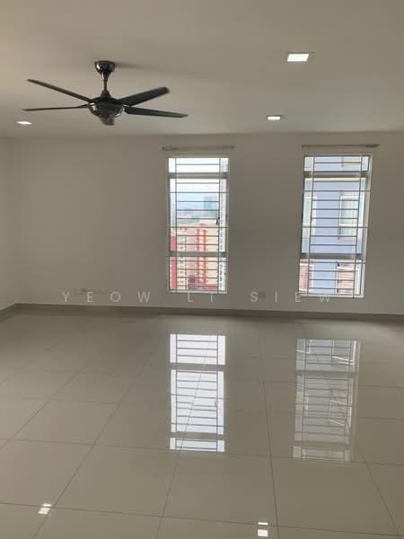 Kondominium untuk Dijual di Suasana Lumayan - Yeow Li Siew - Living Room - PropertyGuru.com.my