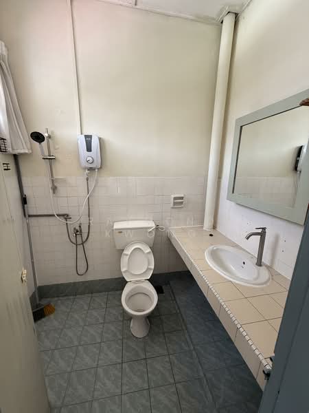 2-storey Terraced House for Rent in Taman Universiti Indah (Seri Kembangan) - Raymond Kwong - Bathroom - PropertyGuru.com.my