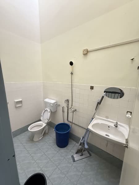 2-storey Terraced House for Rent in Taman Universiti Indah (Seri Kembangan) - Raymond Kwong - Bathroom - PropertyGuru.com.my