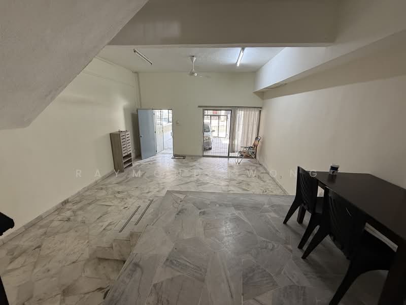 2-storey Terraced House for Rent in Taman Universiti Indah (Seri Kembangan) - Raymond Kwong - Living Room - PropertyGuru.com.my