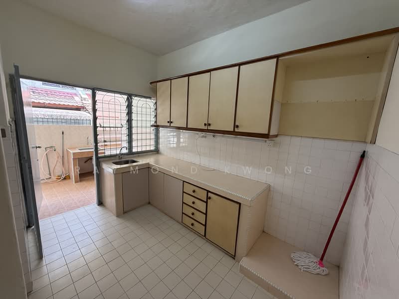 2-storey Terraced House for Rent in Taman Universiti Indah (Seri Kembangan) - Raymond Kwong - Kitchen - PropertyGuru.com.my