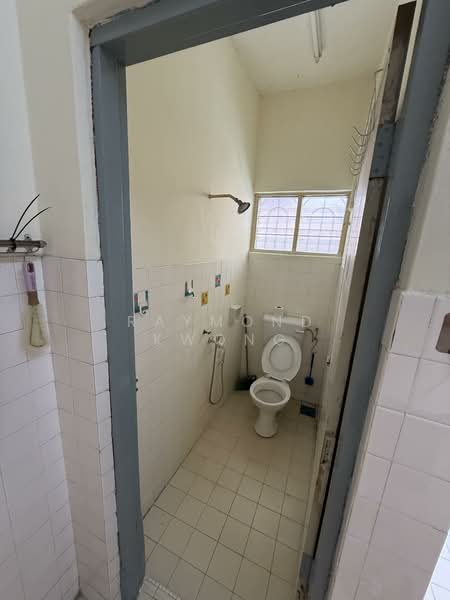 2-storey Terraced House for Rent in Taman Universiti Indah (Seri Kembangan) - Raymond Kwong - Bathroom - PropertyGuru.com.my