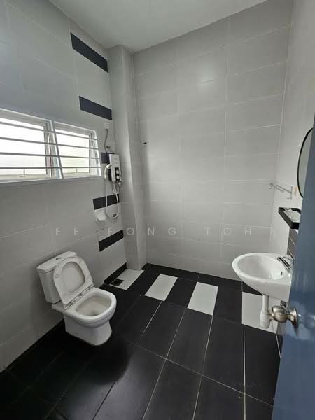 Rumah Kluster untuk Dijual di Nusantara Prima (Gelang Patah) - Ee Fong Toh - Bathroom - PropertyGuru.com.my