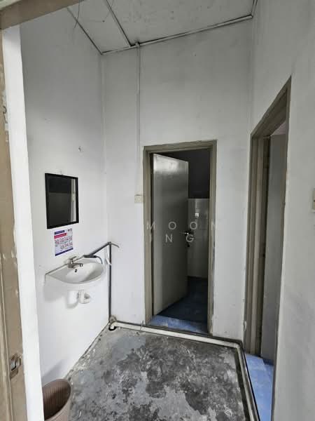 Shop / Office for Rent in Kepong (Kuala Lumpur) - Ng Moon Tsing - Bathroom - PropertyGuru.com.my