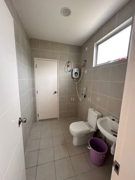 Rumah Teres 2 Tingkat untuk Disewa di Taman Tiara Sendayan (Bandar Sri Sendayan) - Joey Heng - Bathroom - PropertyGuru.com.my