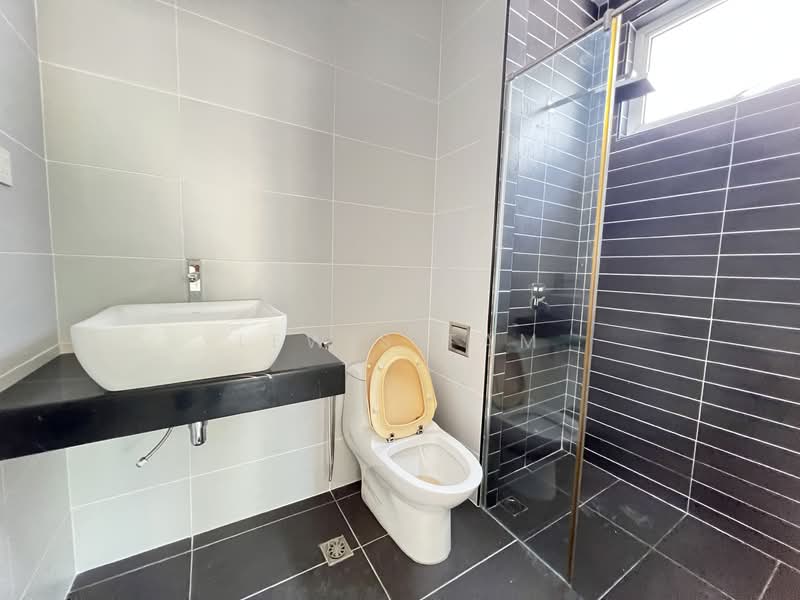 Rumah Berkembar untuk Dijual di Bandar Baru Sungai Long (Kajang) - Lewis Tam - PropertyGuru.com.my