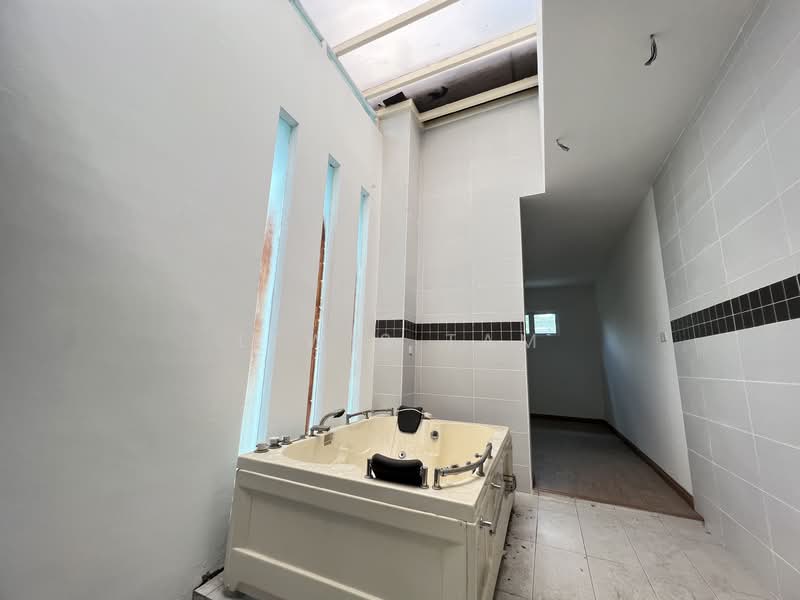 Rumah Berkembar untuk Dijual di Bandar Baru Sungai Long (Kajang) - Lewis Tam - PropertyGuru.com.my