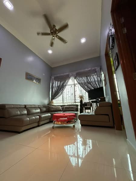 2-storey Terraced House for Sale in Taman Mount Austin (Tebrau) - Ee Fong Toh - Living Room - PropertyGuru.com.my