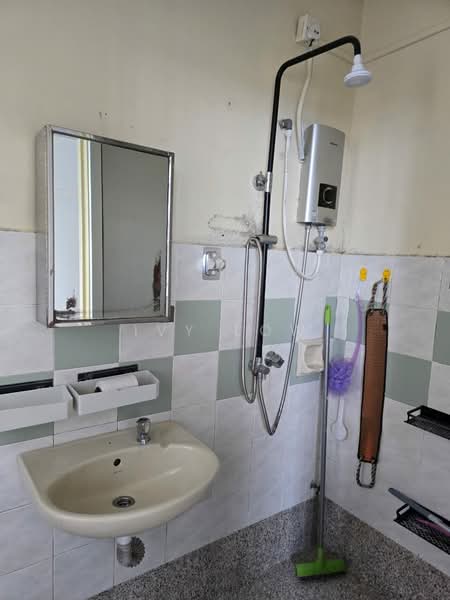 Pangsapuri untuk Dijual di Sri Impian Apartment - Ivy Low - Bathroom - PropertyGuru.com.my