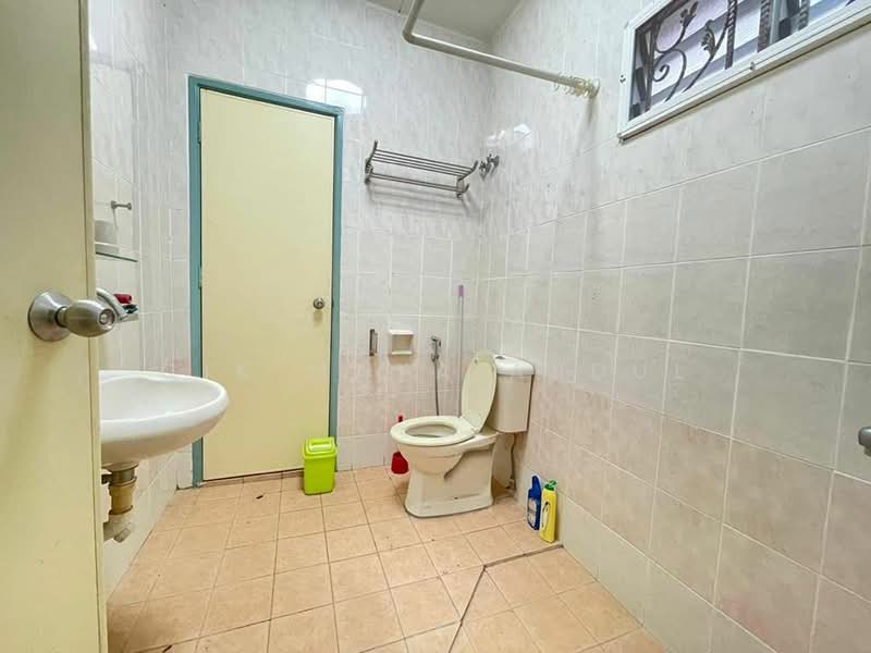 2-storey Terraced House for Sale in Ampang Jaya (Ampang) - Cik Maya Abdul - Bathroom - PropertyGuru.com.my