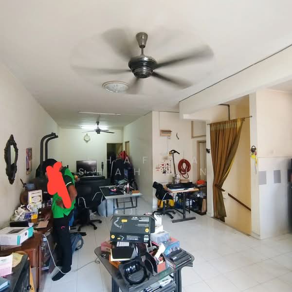 Rumah Bandar untuk Dijual di Batu Caves (Selangor) - Shafika Shahidin - Living Room - PropertyGuru.com.my
