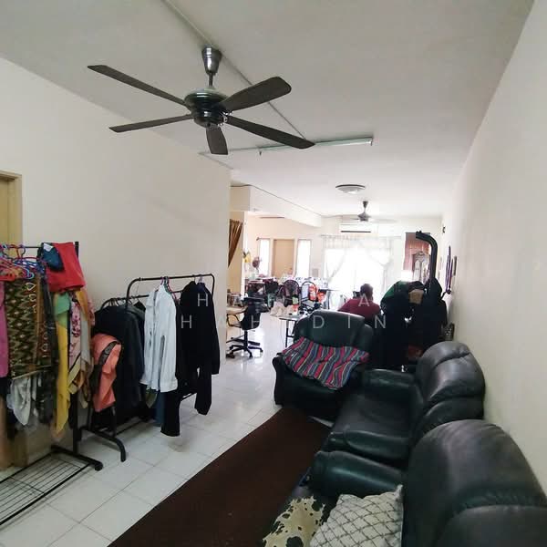 Rumah Bandar untuk Dijual di Batu Caves (Selangor) - Shafika Shahidin - Living Room - PropertyGuru.com.my