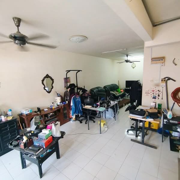 Rumah Bandar untuk Dijual di Batu Caves (Selangor) - Shafika Shahidin - Living Room - PropertyGuru.com.my
