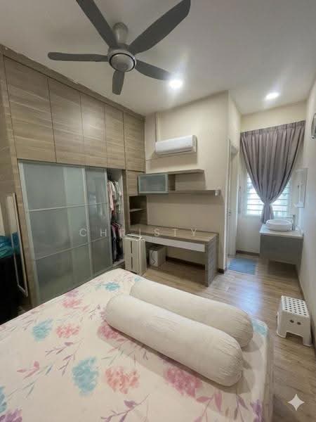 Rumah Berkembar untuk Dijual di Taman Bukit Serdang (Seri Kembangan) - Christy Chan - Bedroom - PropertyGuru.com.my