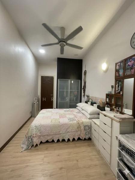 Rumah Berkembar untuk Dijual di Taman Bukit Serdang (Seri Kembangan) - Christy Chan - Bedroom - PropertyGuru.com.my