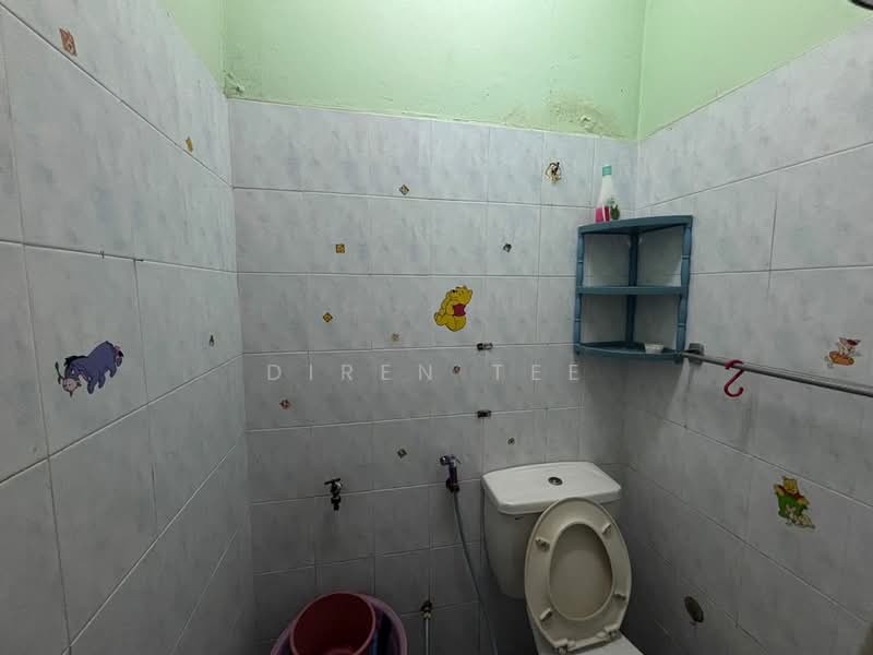 Rumah Teres 2 Tingkat untuk Dijual di Taman Sri Rampai (Wangsa Maju) - Diren Tee - Bathroom - PropertyGuru.com.my