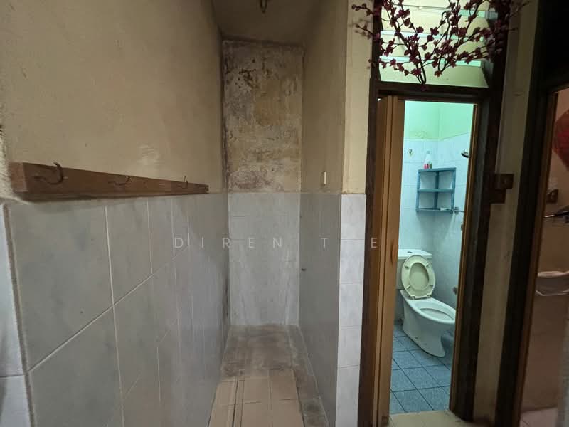 Rumah Teres 2 Tingkat untuk Dijual di Taman Sri Rampai (Wangsa Maju) - Diren Tee - Bathroom - PropertyGuru.com.my