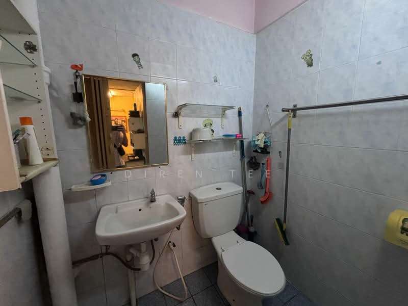 Rumah Teres 2 Tingkat untuk Dijual di Taman Sri Rampai (Wangsa Maju) - Diren Tee - Bathroom - PropertyGuru.com.my