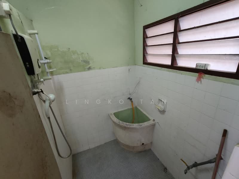 2-storey Terraced House for Rent in Sitiawan (Perak) - Lingko Tan - Bathroom - PropertyGuru.com.my
