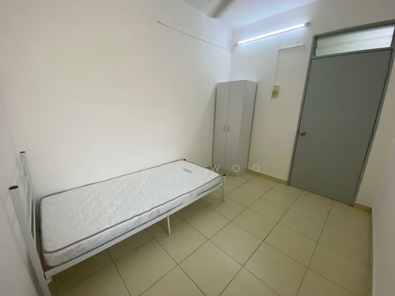 Pangsapuri untuk Dijual di Mentari Court - Abby Woo - Bedroom - PropertyGuru.com.my